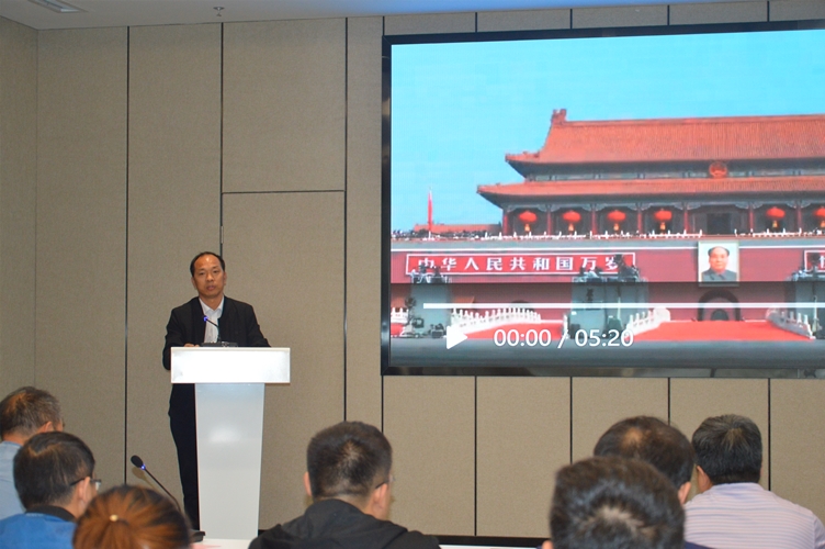 總經(jīng)理張永慶做總結(jié)性發(fā)言_副本.jpg 總經(jīng)理張永慶做總結(jié)性發(fā)言_副本.jpg