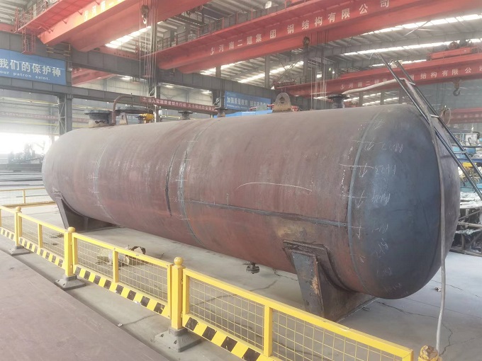 圖片二:自制的甲烷緩沖罐設(shè)備(待檢品).jpg 圖片二:自制的甲烷緩沖罐設(shè)備(待檢品).jpg